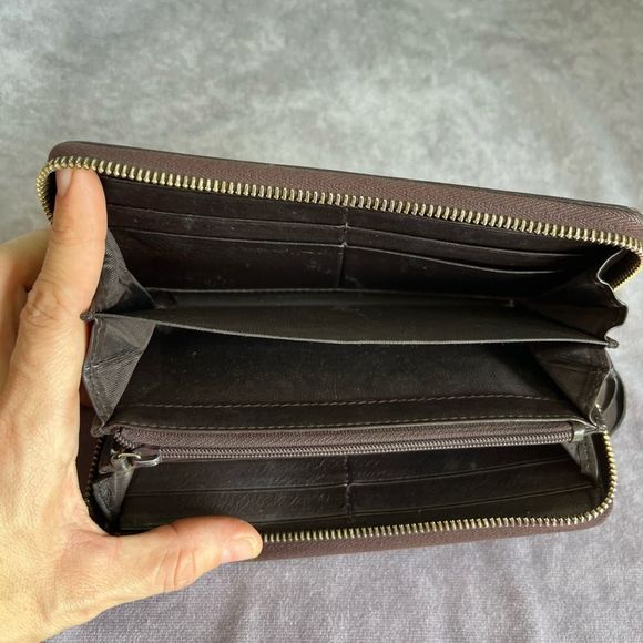 GUCCI Vintage Embossed Leather Bree Zip Around Long Wallet Brown - Picture 8 of 12